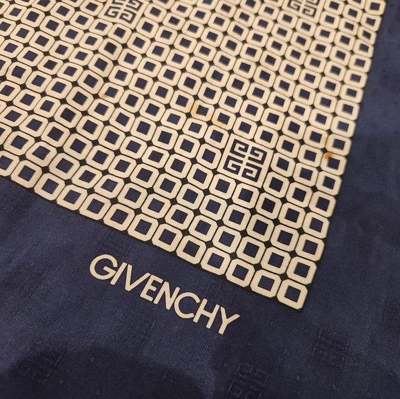 Givenchy Scarf Navy and Cream. - Picture 3 of 6